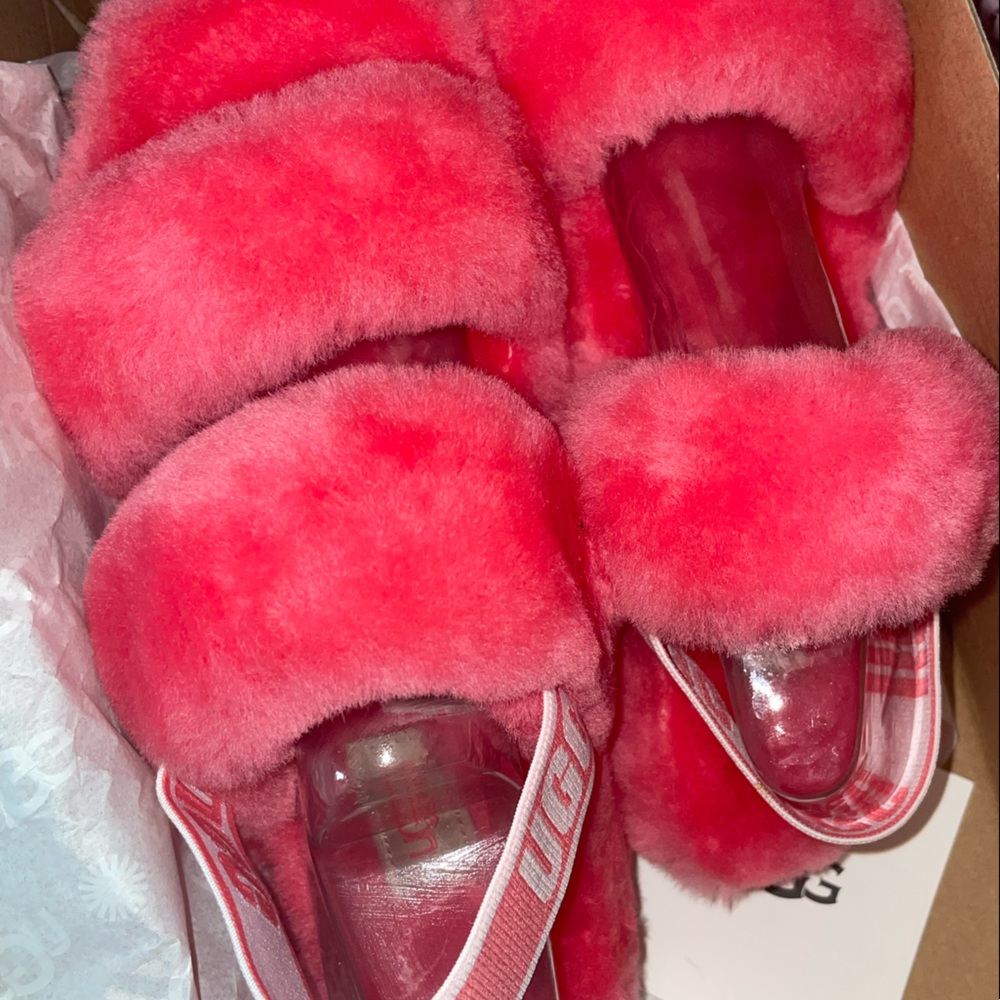 UGG strawberry Oh yeah fluffy sandal slides Size 5 NWT